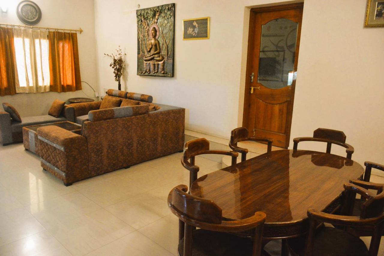 Malaiya Homestay - Grandeur Living Experience จาบัลปูร์ ภายนอก รูปภาพ