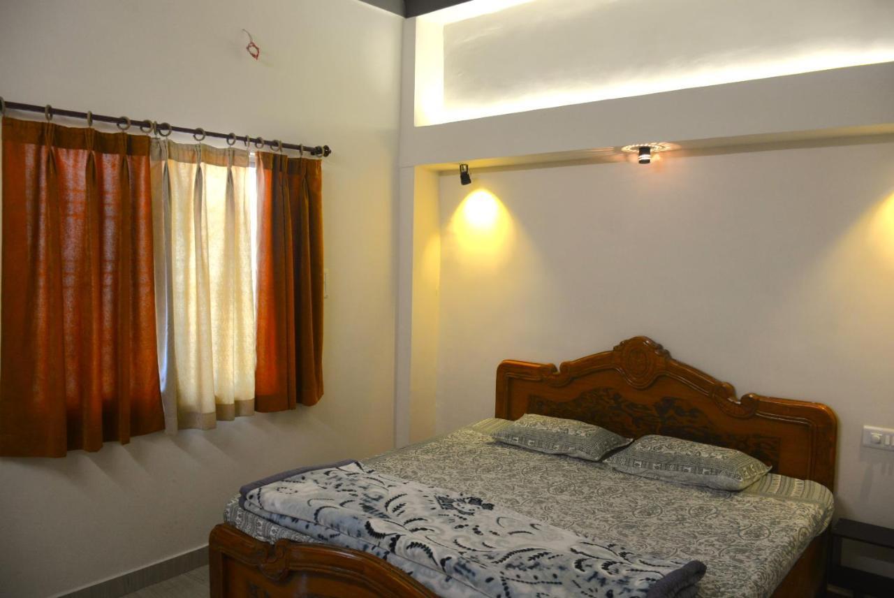 Malaiya Homestay - Grandeur Living Experience จาบัลปูร์ ภายนอก รูปภาพ